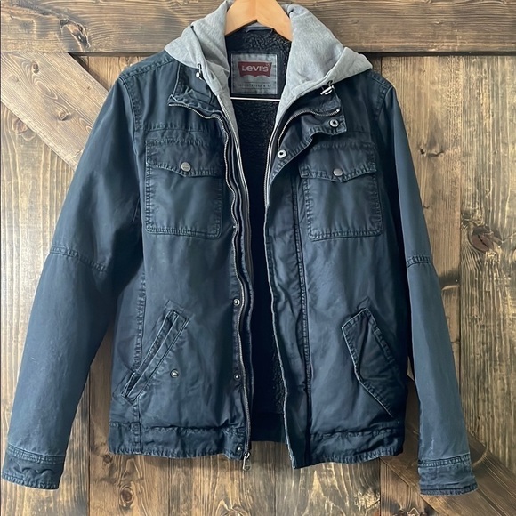 LEVI’S Sherpa Lined Two Pocket Hoooded Trucker Jacket - Picture 6 of 14